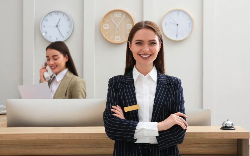 Nhân viên lễ tân tổng hợp nhà hàng khách sạn
