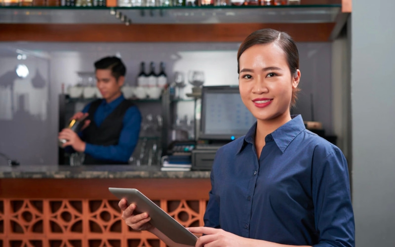 Nhân viên nhà hàng khách sạn dịch vụ
