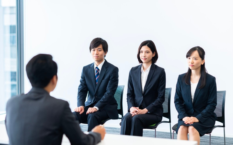 Nhân viên hỗ trợ lao động nước ngoài & quản lý trường tiếng Nhật
